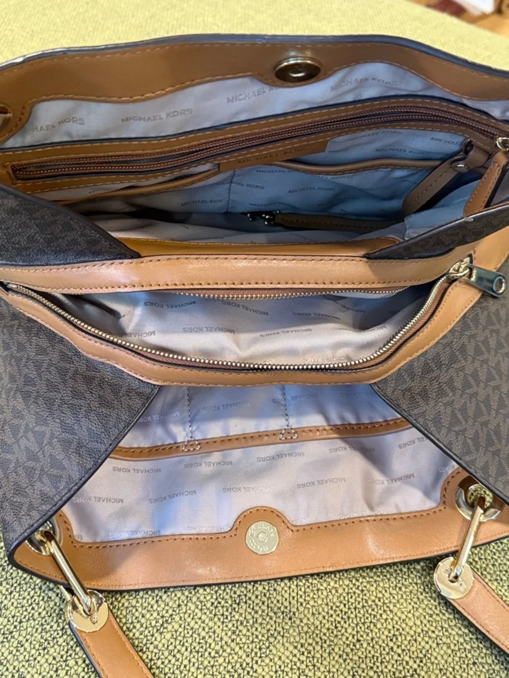 *Michael Kors Signature Raven Large Tote, Brown Excellent Condition